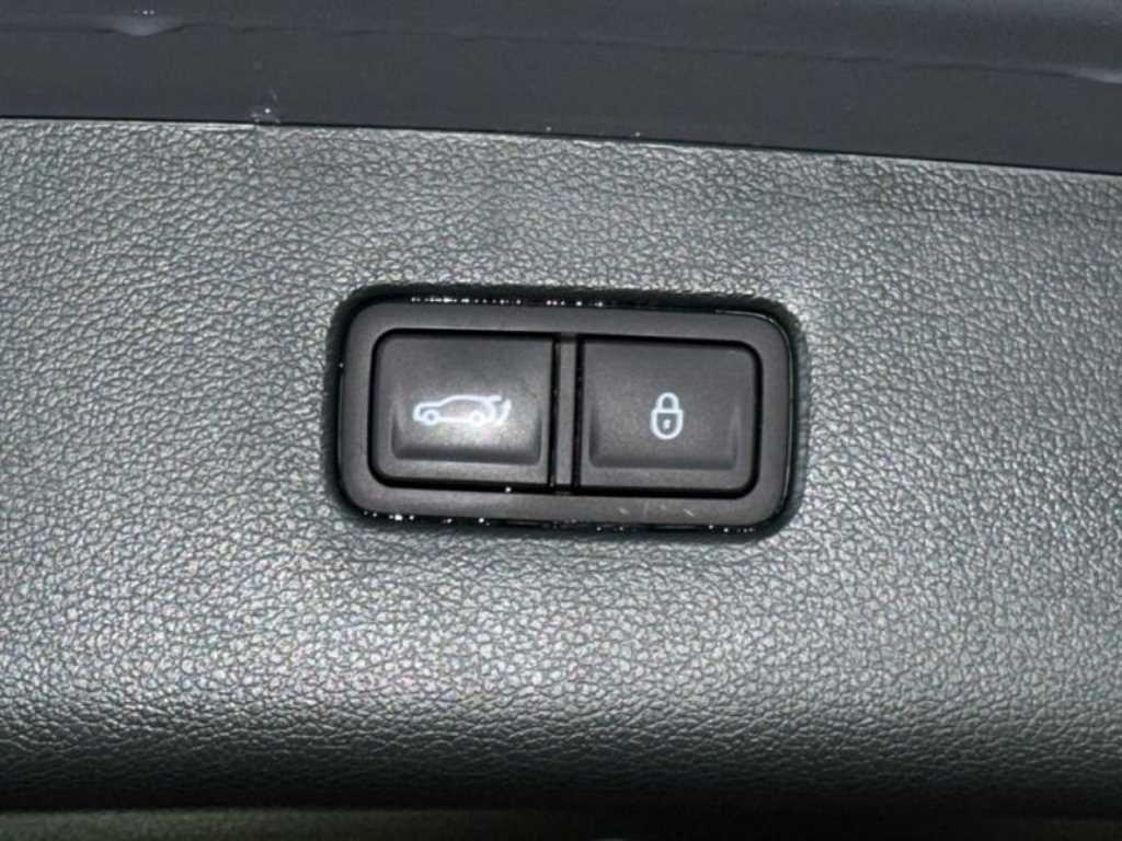 Genesis GV80 — photo 18