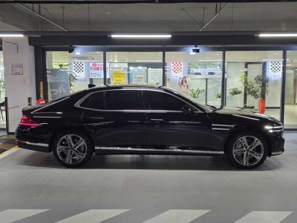 Genesis G90 — photo 03