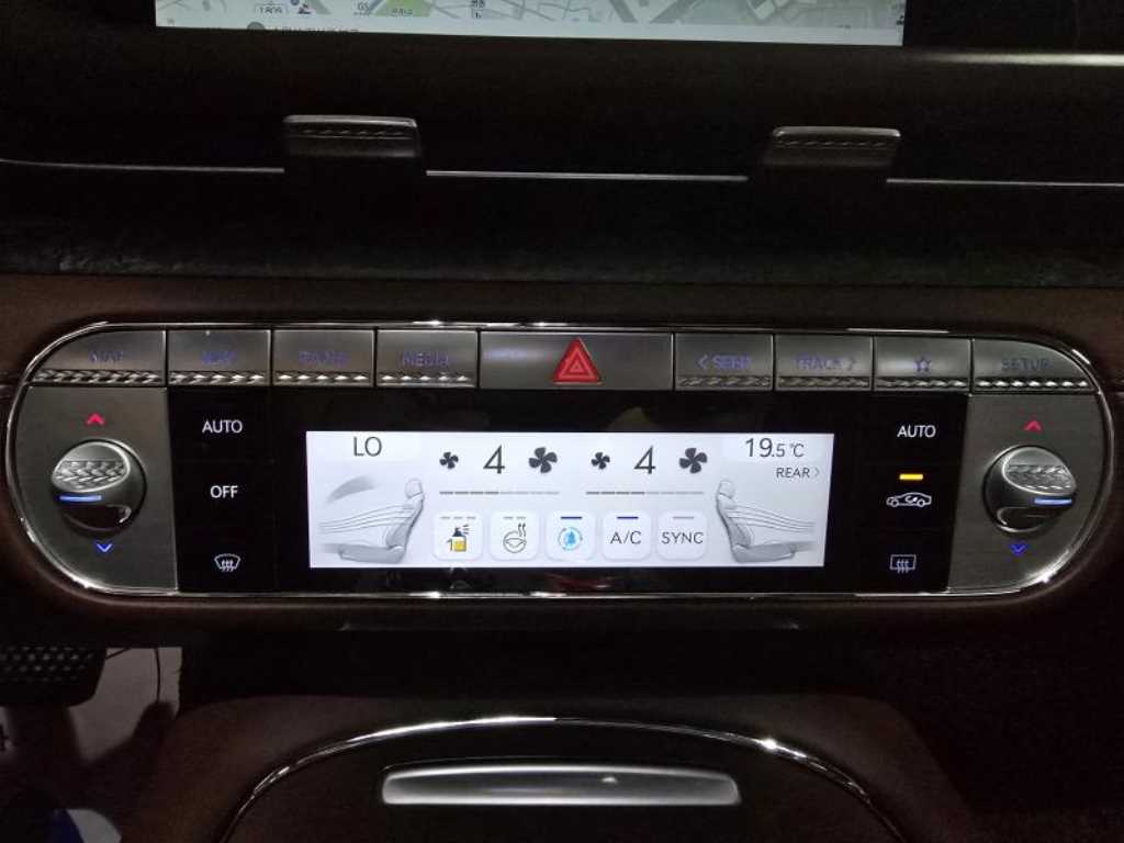 Genesis G90 — photo 11