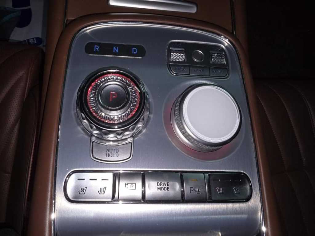 Genesis G90 — photo 13