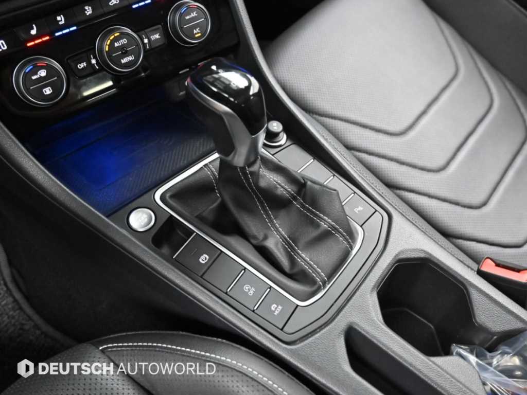 Volkswagen Jetta — photo 09
