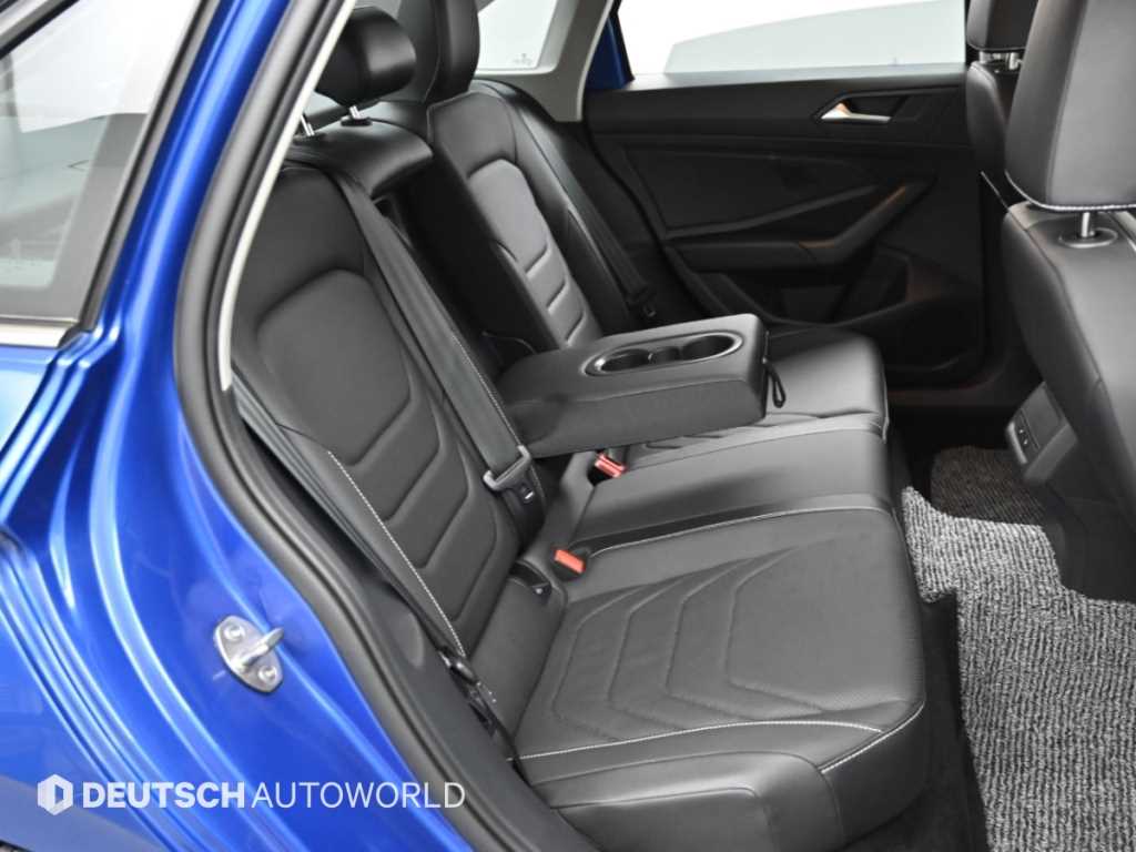 Volkswagen Jetta — photo 12