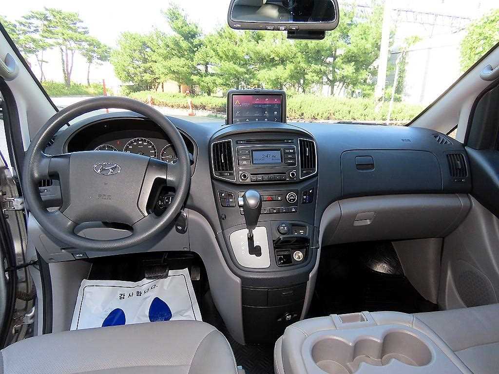 Hyundai Starex — photo 08