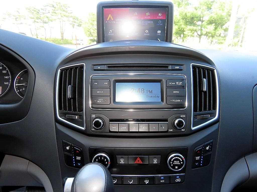 Hyundai Starex — photo 13