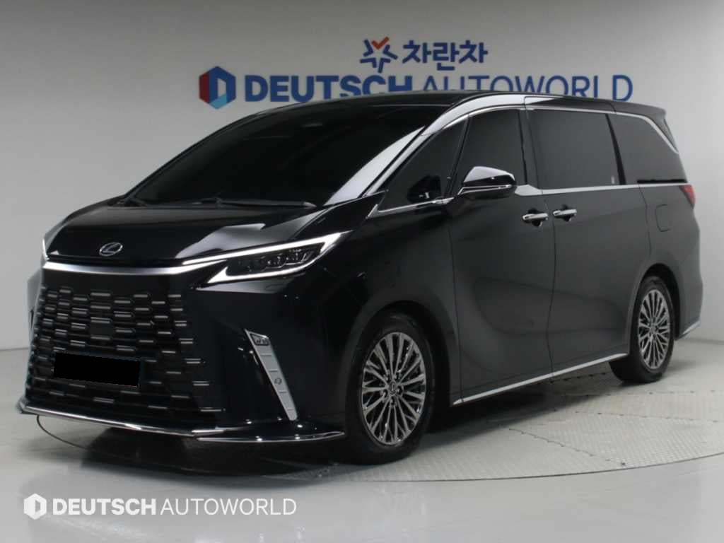 Lexus LM — photo 01
