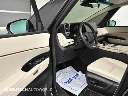Lexus LM — photo 11