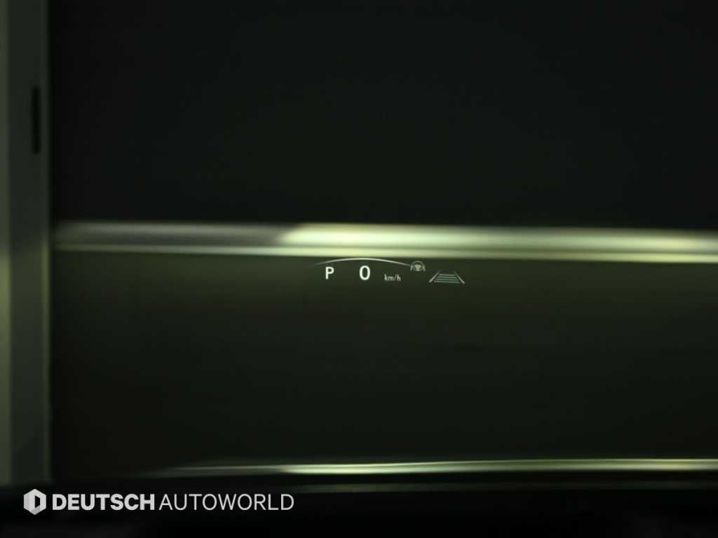 Lexus LM — photo 17