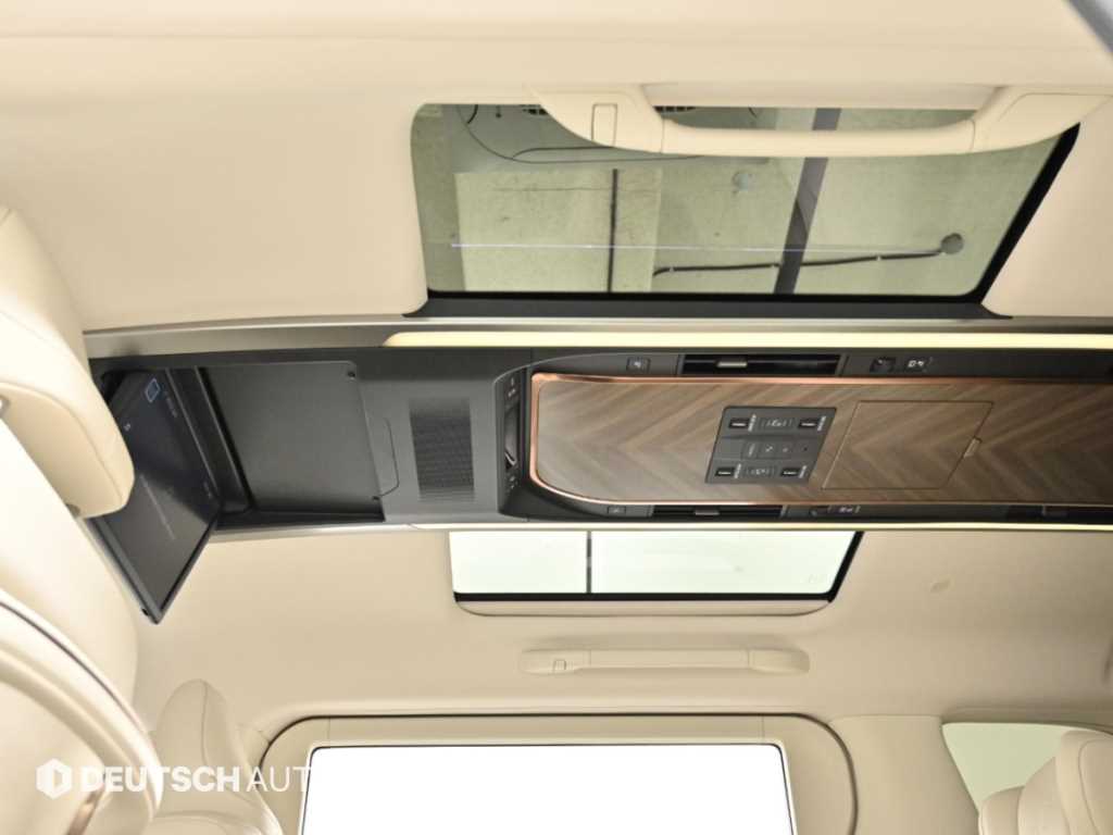 Lexus LM — photo 18