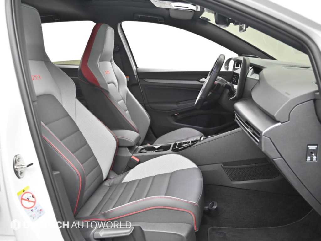 Volkswagen Golf — photo 10