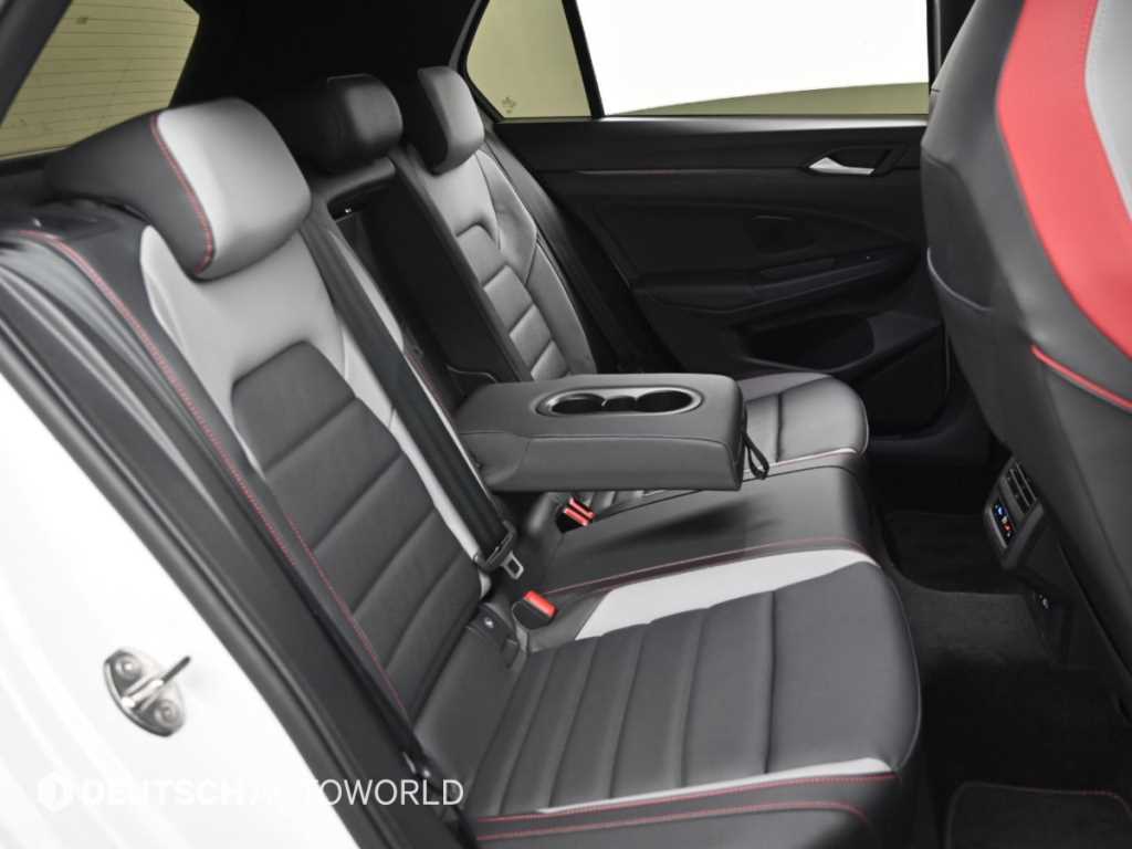 Volkswagen Golf — photo 12