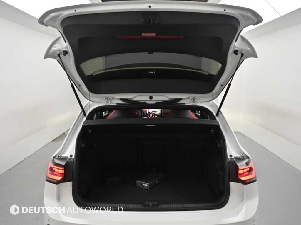 Volkswagen Golf — photo 19