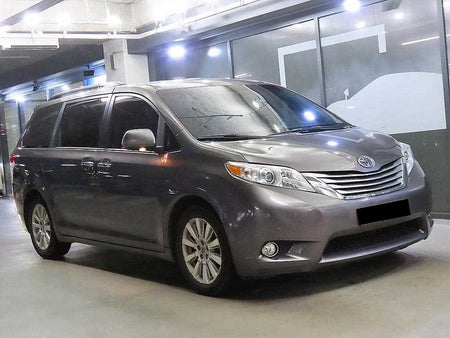 Toyota Sienna — photo 01