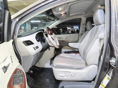 Toyota Sienna — photo 06