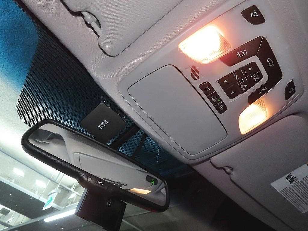 Toyota Sienna — photo 13