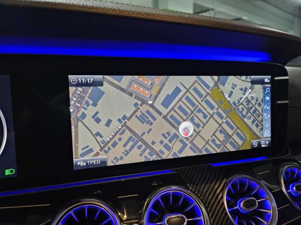 Mercedes-Benz CLS-Class — photo 10