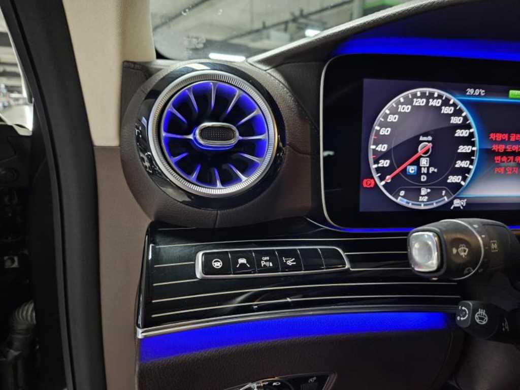 Mercedes-Benz CLS-Class — photo 15