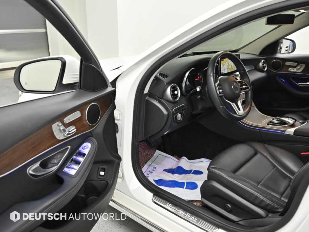 Mercedes-Benz C-Class — photo 11