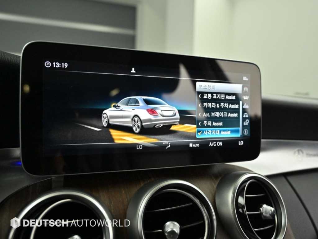 Mercedes-Benz C-Class — photo 16