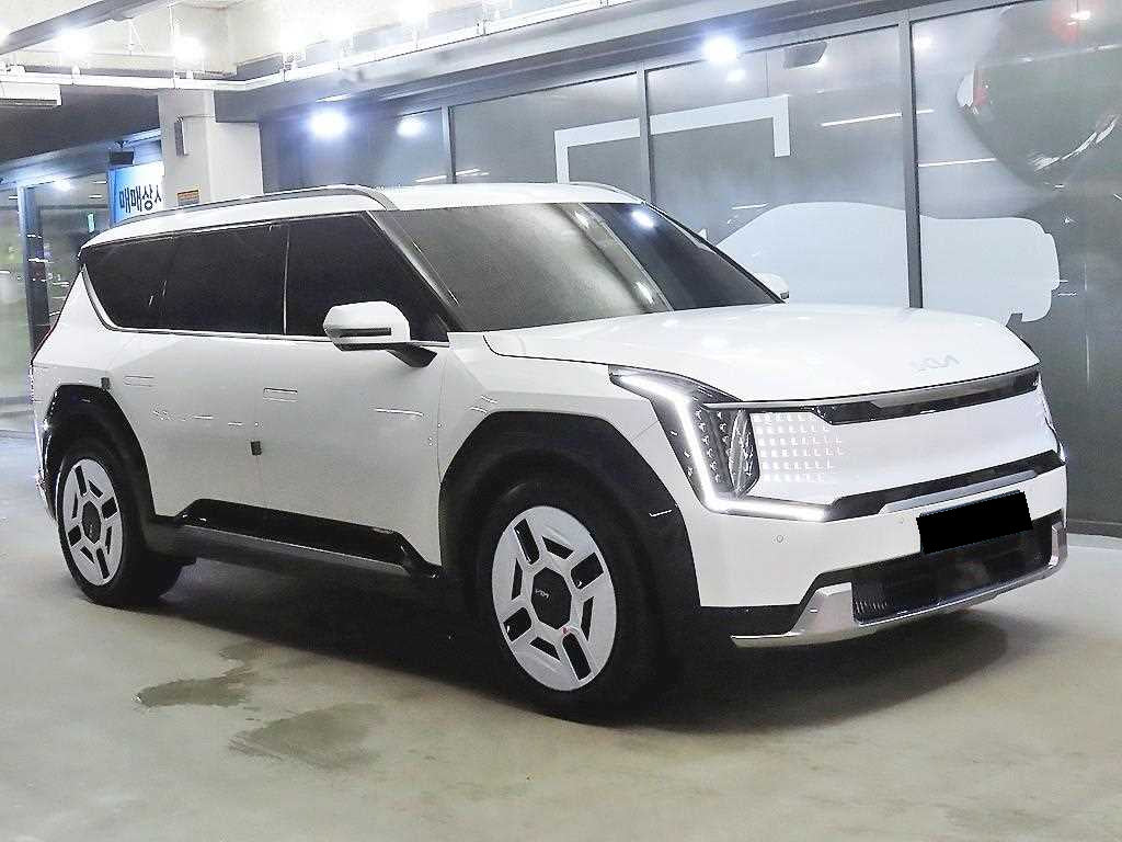 Kia EV9 — photo 01