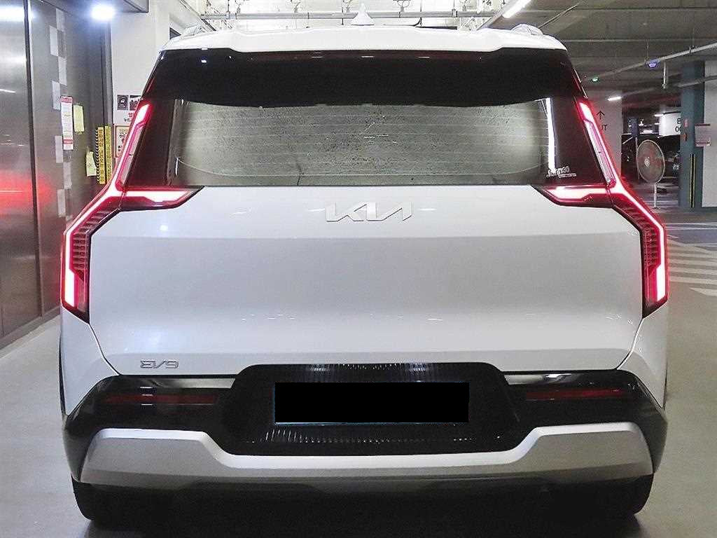 Kia EV9 — photo 05