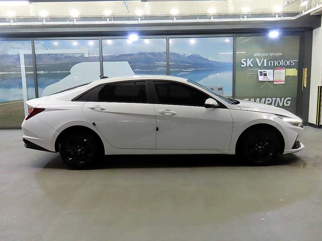 Hyundai Avante — photo 03