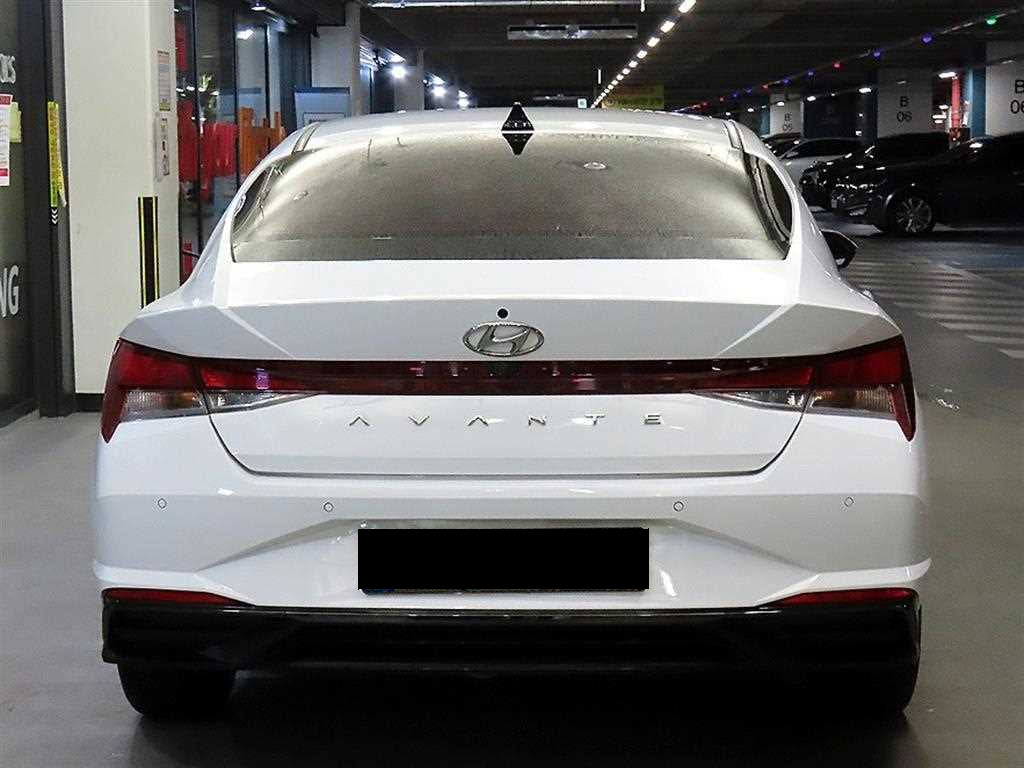 Hyundai Avante — photo 05