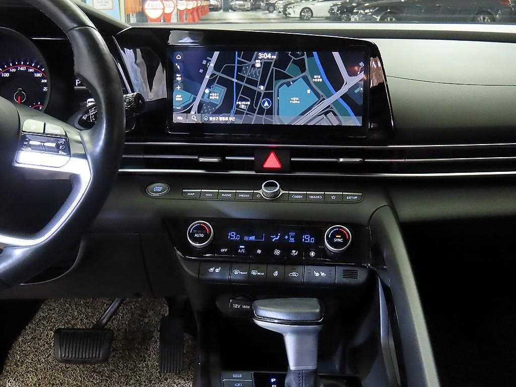 Hyundai Avante — photo 11