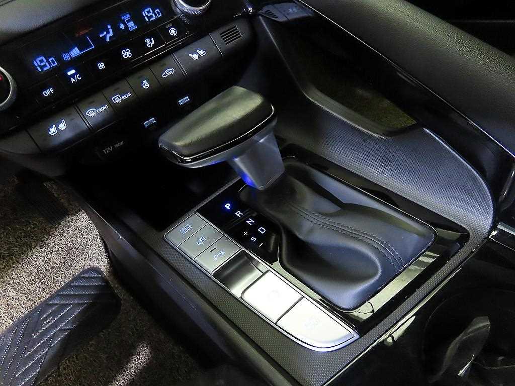 Hyundai Avante — photo 12
