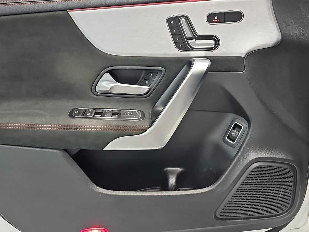 Mercedes-Benz CLA-Class — photo 15