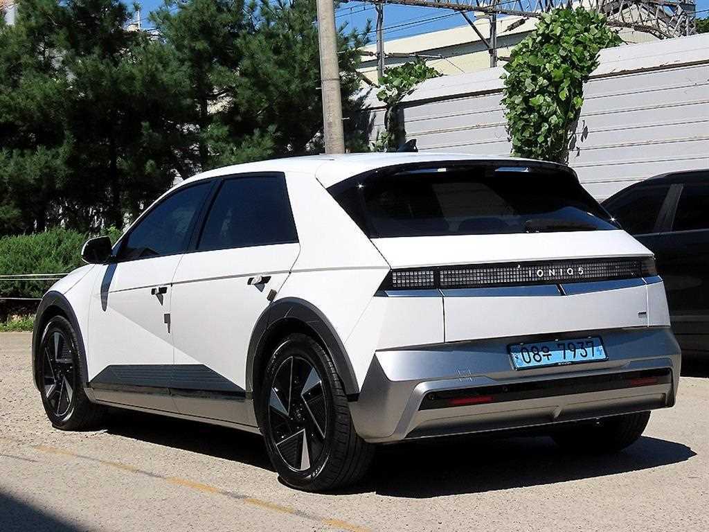 Hyundai Ioniq5 — photo 03