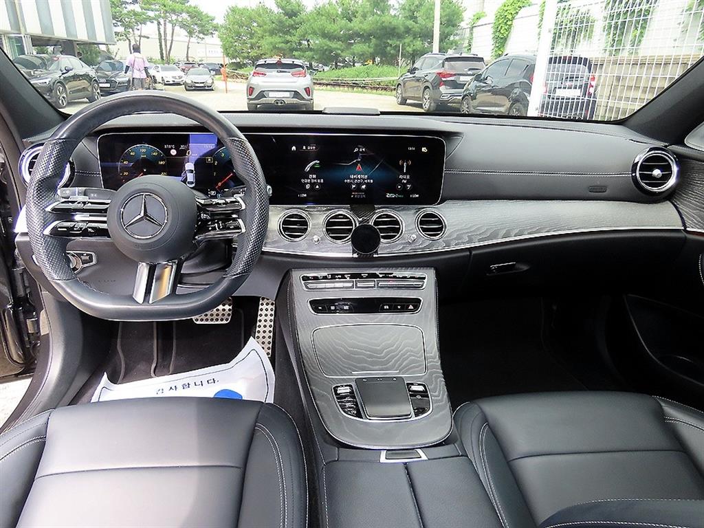 Mercedes-Benz E-Class — photo 07