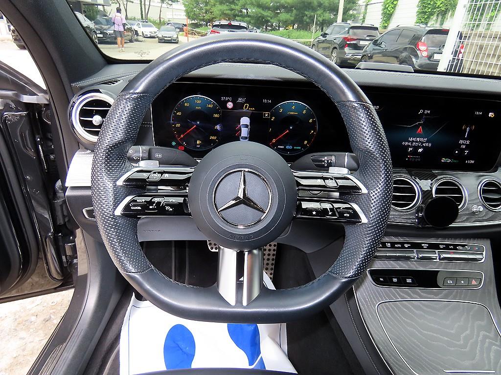 Mercedes-Benz E-Class — photo 08