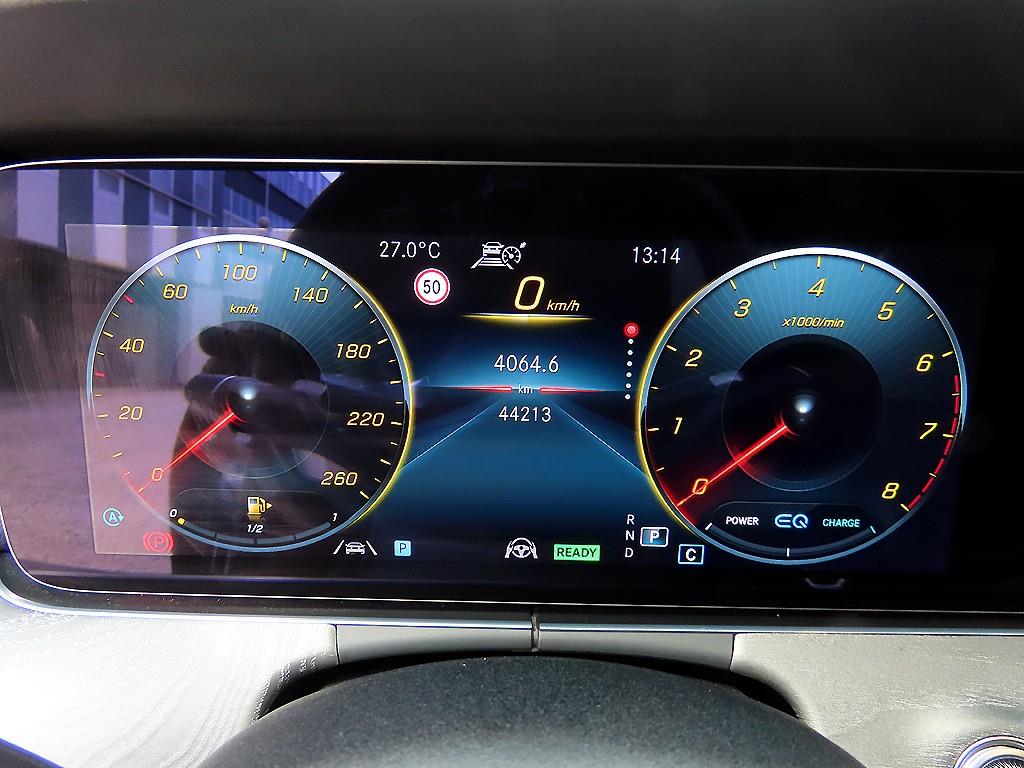 Mercedes-Benz E-Class — photo 09