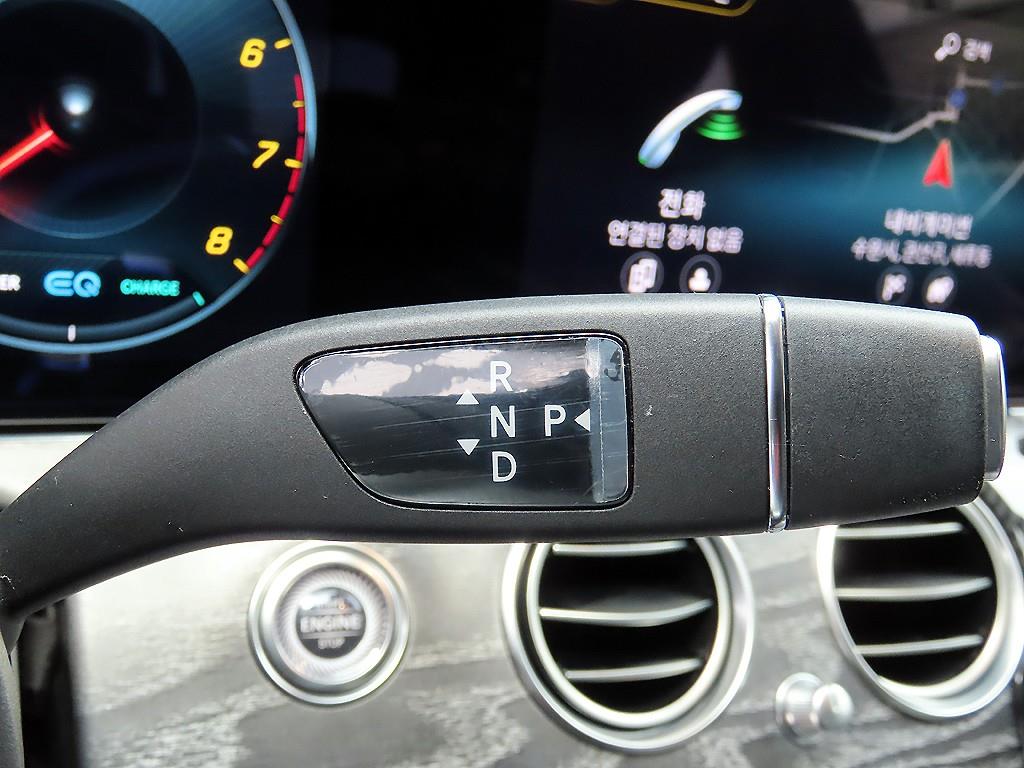 Mercedes-Benz E-Class — photo 11