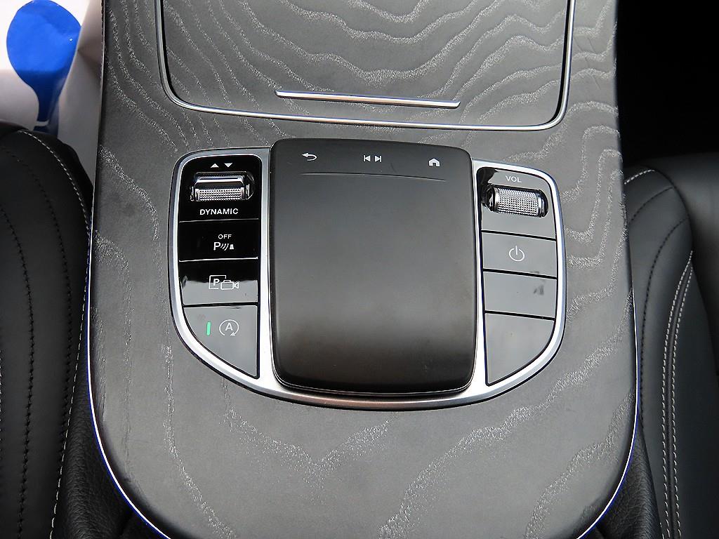 Mercedes-Benz E-Class — photo 12
