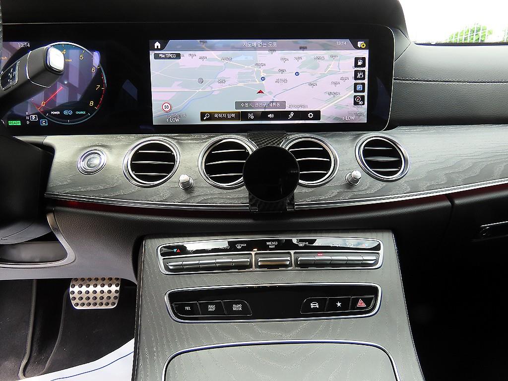 Mercedes-Benz E-Class — photo 13