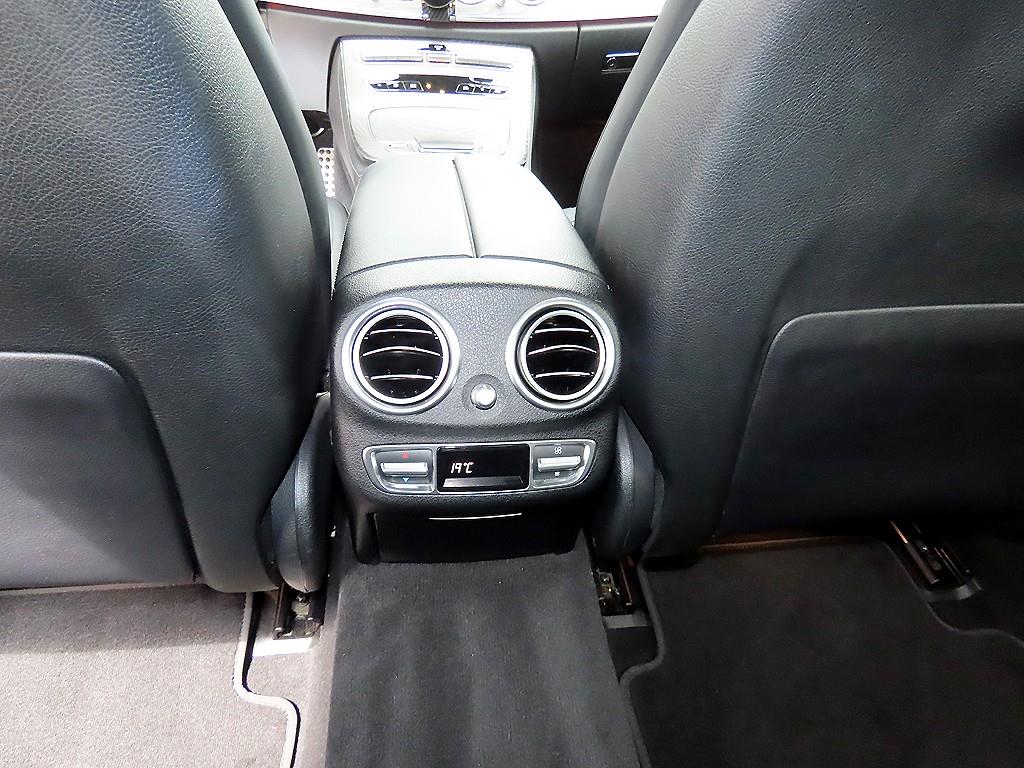 Mercedes-Benz E-Class — photo 14