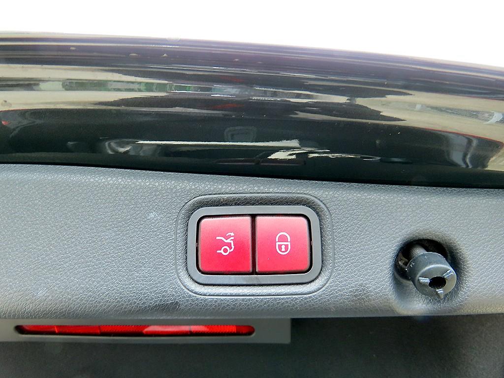 Mercedes-Benz E-Class — photo 15