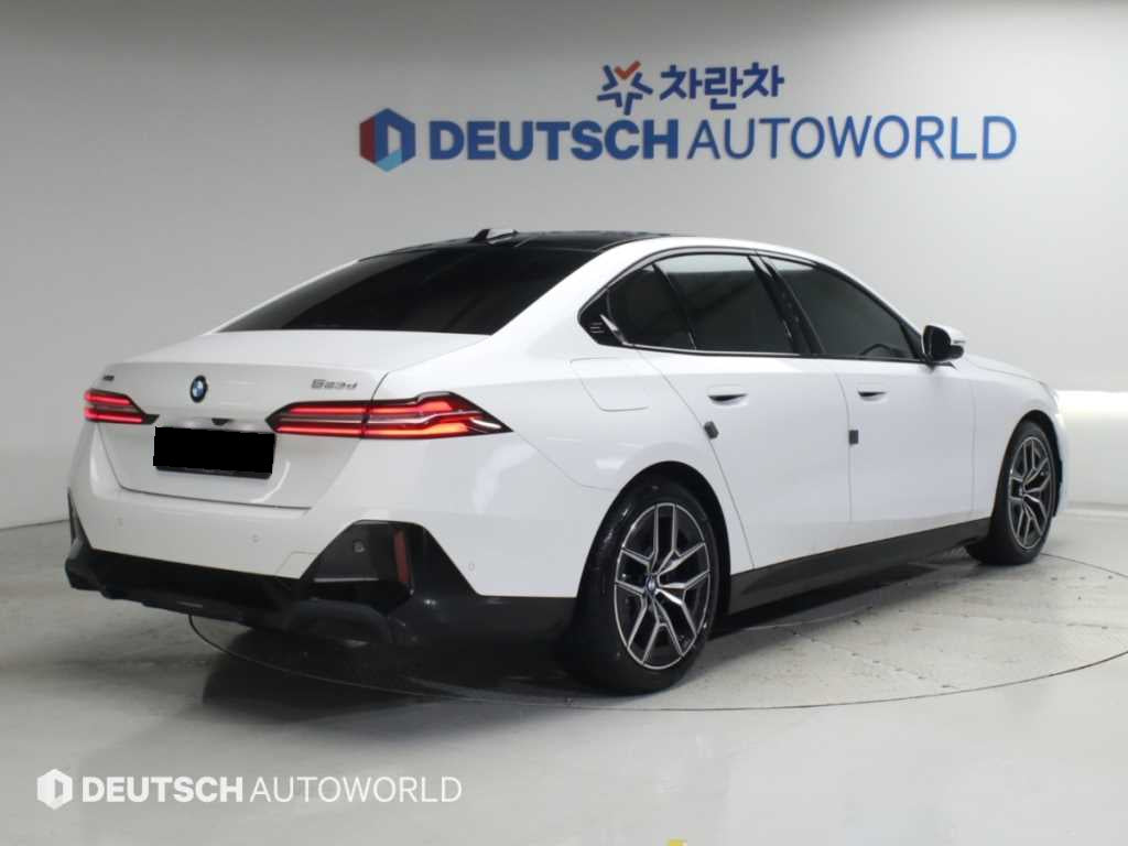 BMW 5-Series — photo 02