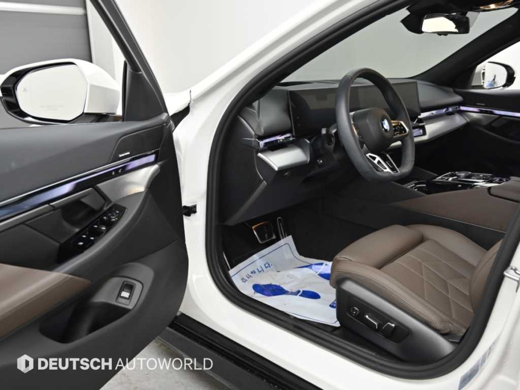 BMW 5-Series — photo 11