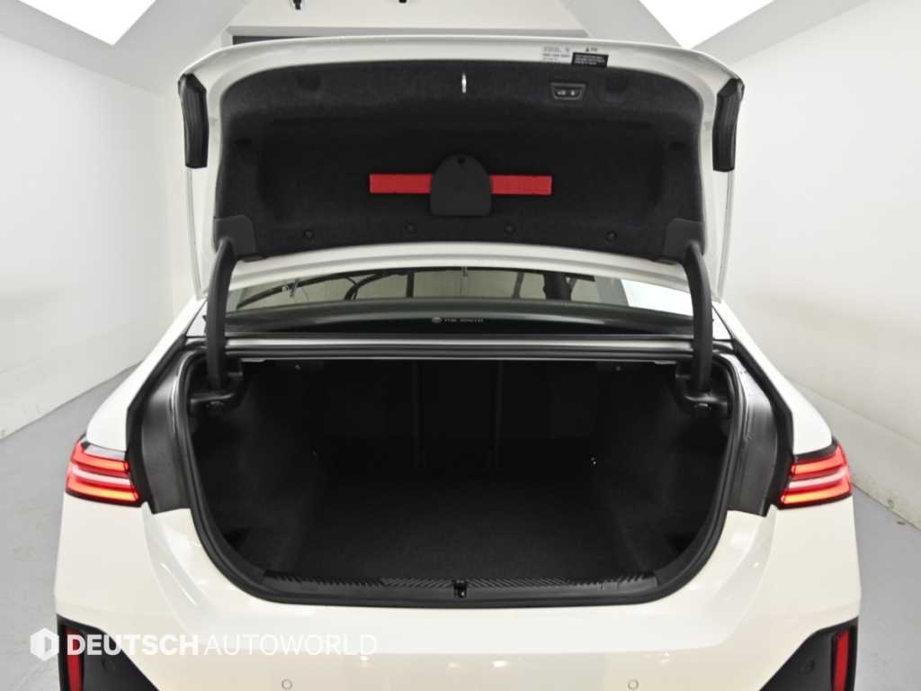 BMW 5-Series — photo 19