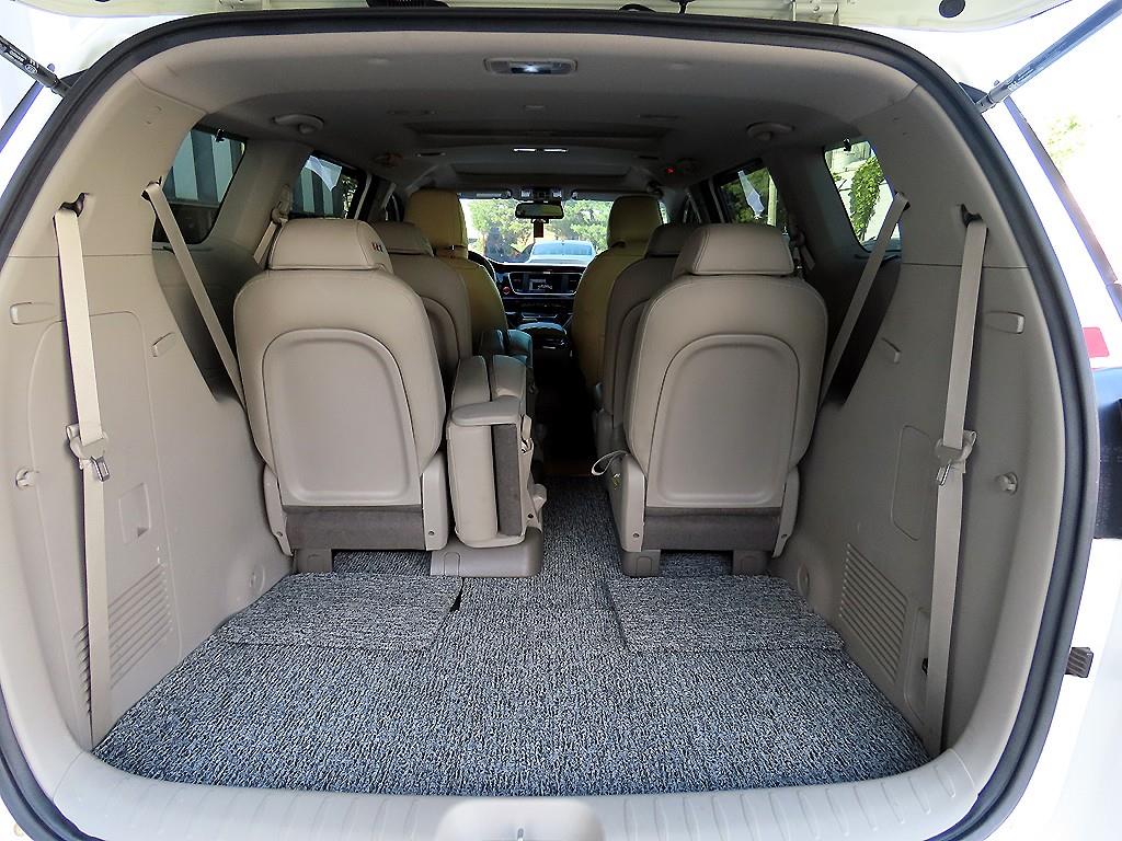 Kia Carnival — photo 17