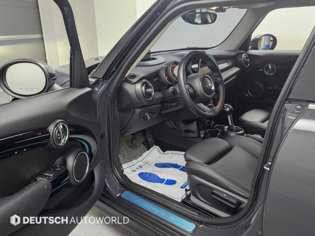 Mini Cooper — photo 11