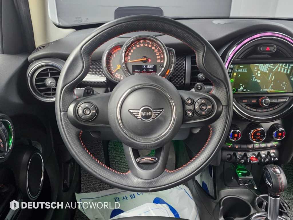 Mini Cooper — photo 13