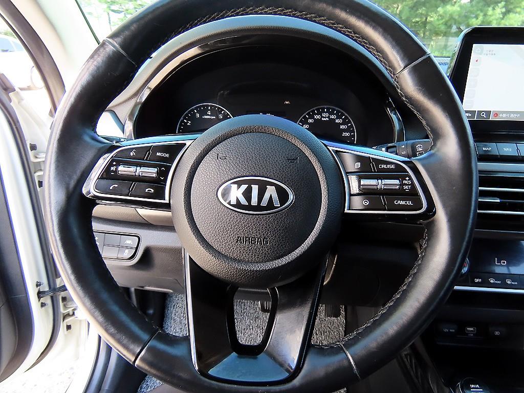 Kia Seltos — photo 08