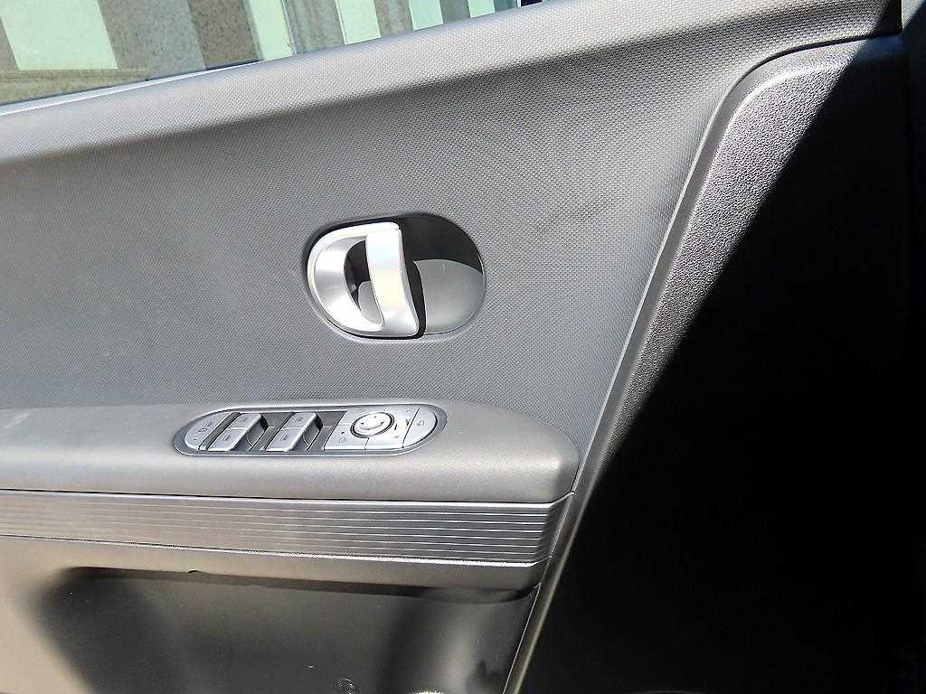 Hyundai Ioniq5 — photo 11