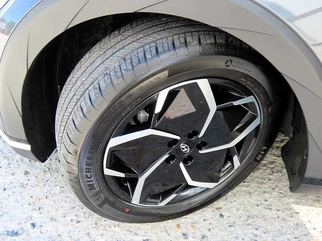 Hyundai Ioniq5 — photo 18