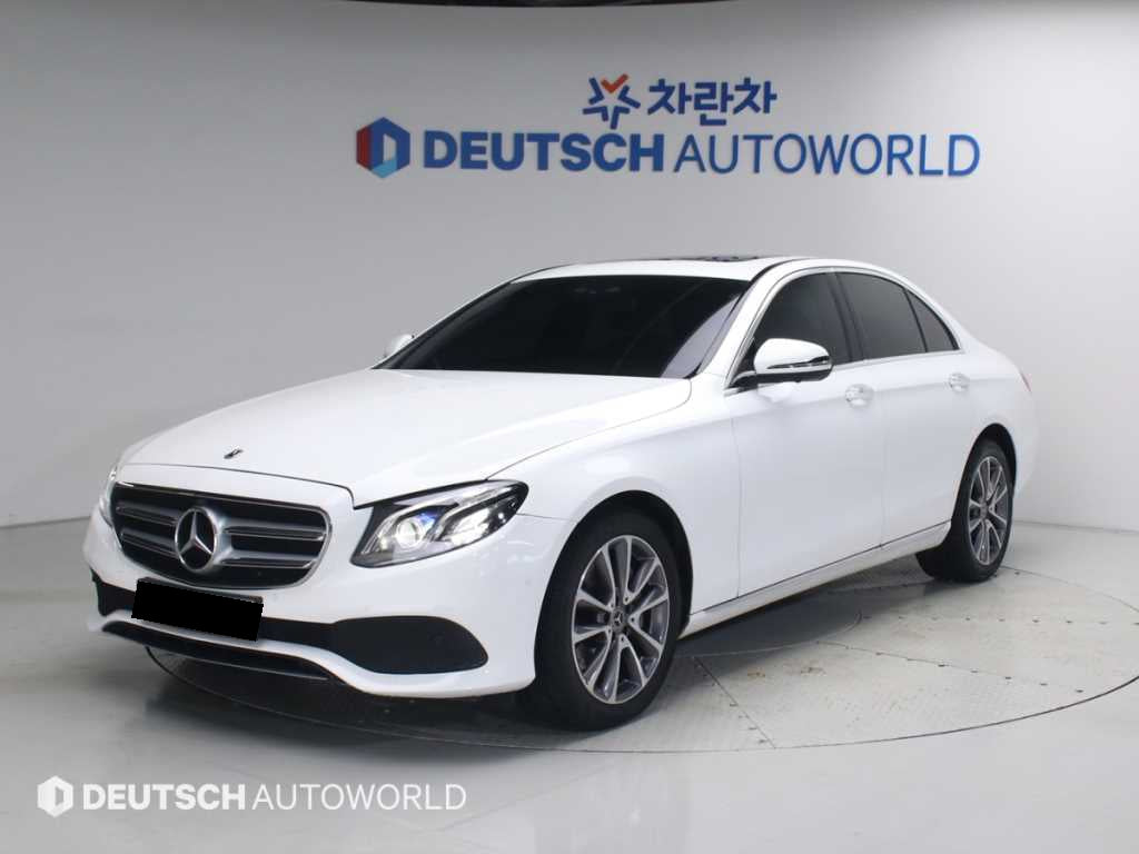 Mercedes-Benz E-Class — photo 01