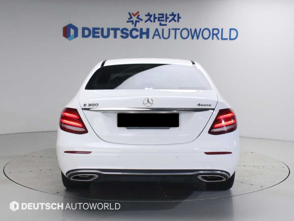 Mercedes-Benz E-Class — photo 04