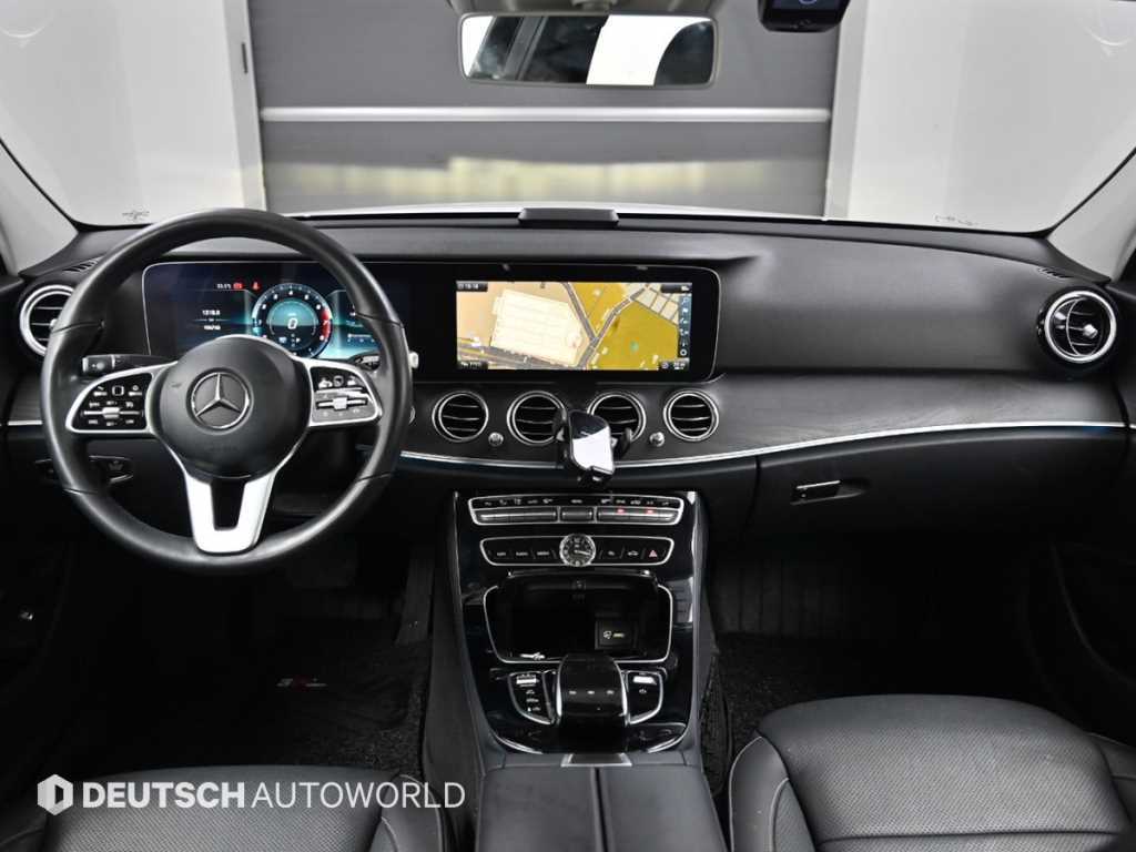 Mercedes-Benz E-Class — photo 07